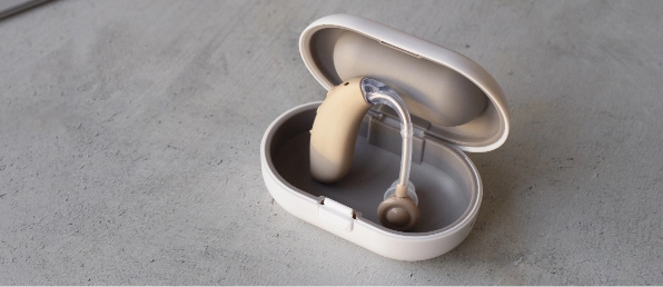behind-the-ear-hearing-aid-in-case