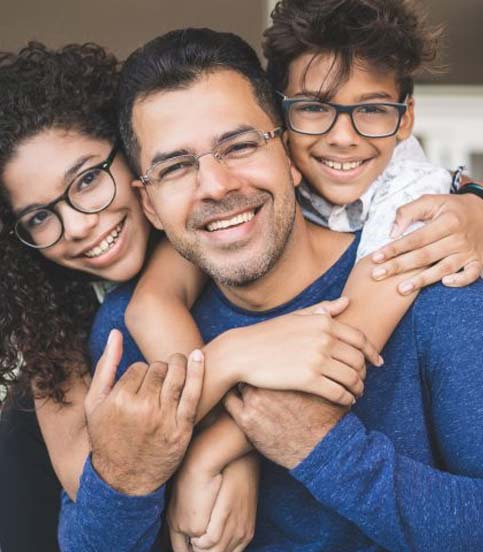 happy-refugee-family