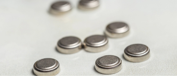 hearing-aid-button-batteries-closeup